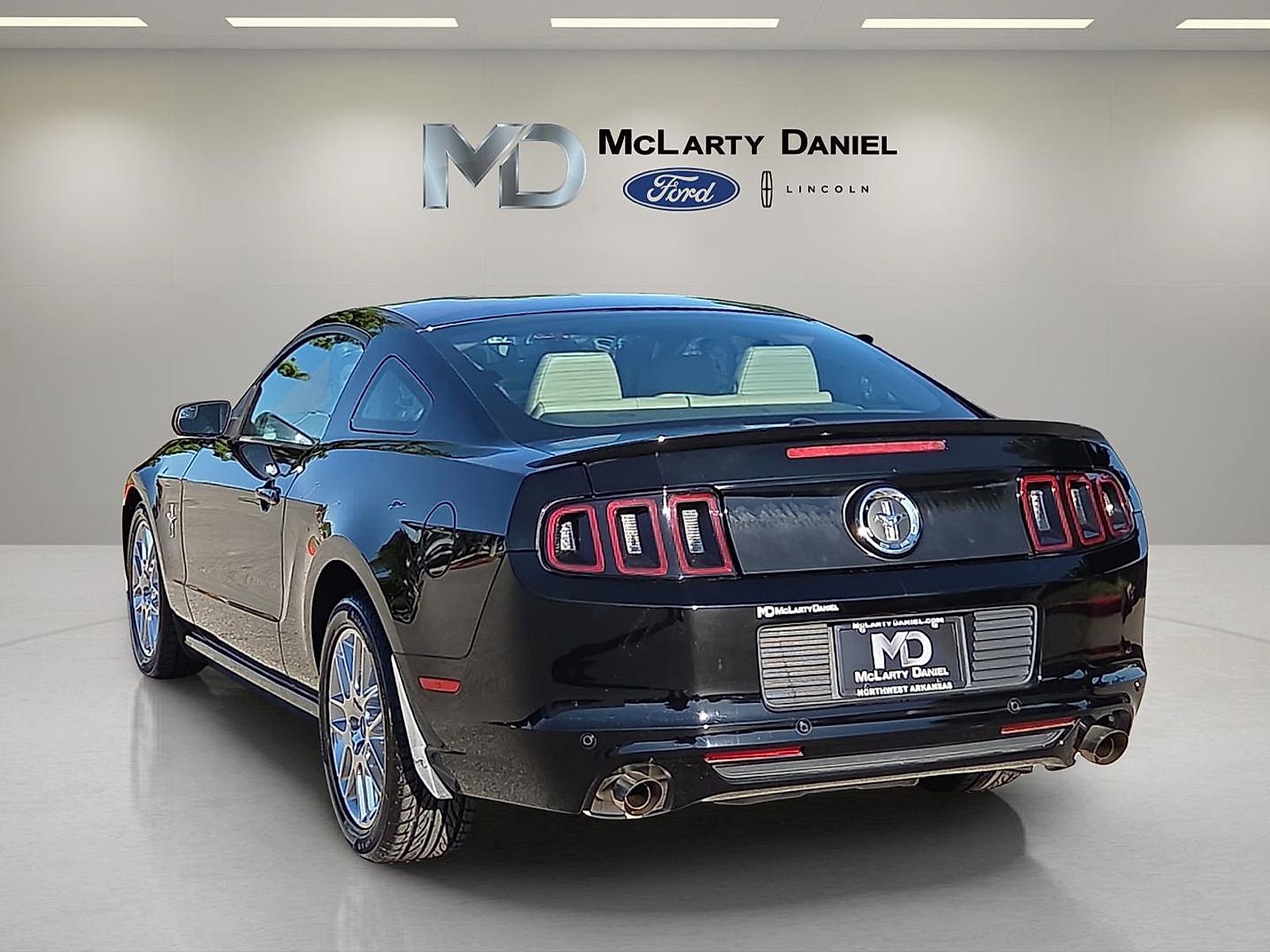 Used 2013 Ford Mustang Premium RWD image 4