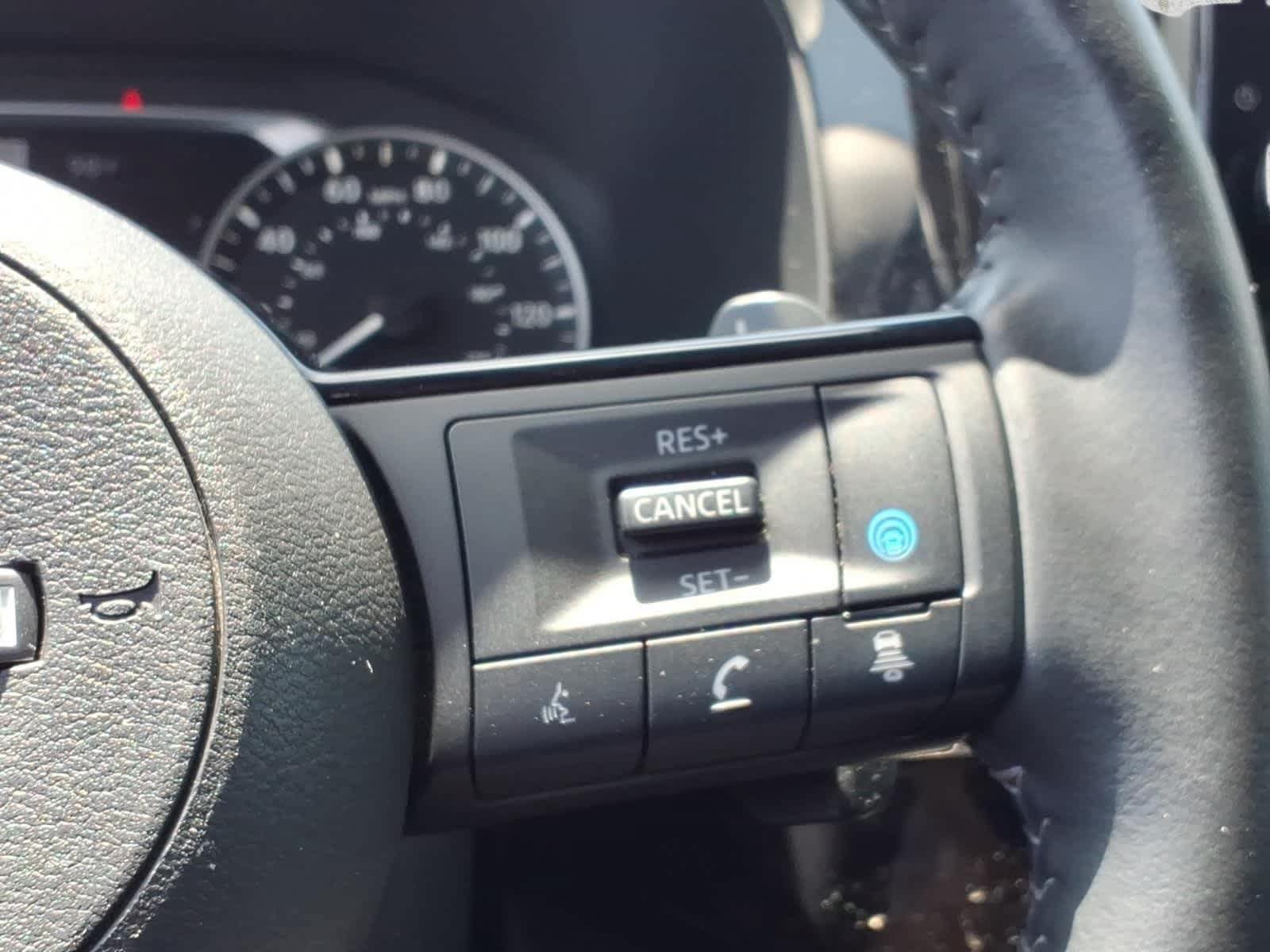 Used 2025 Nissan Pathfinder SL AWD/4WD image 21