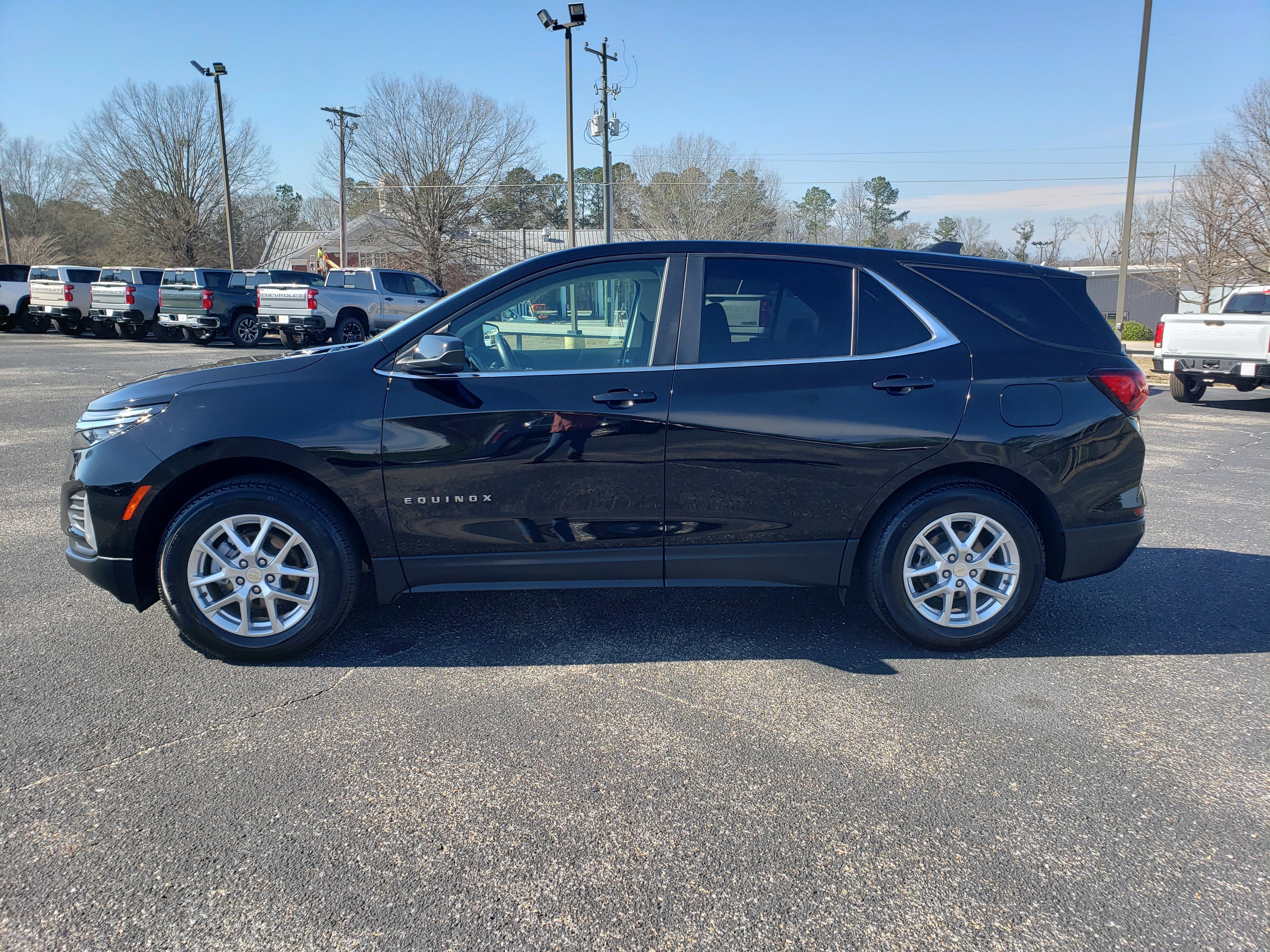 Used 2022 Chevrolet Equinox LT w/ Driver Convenience Package image 6