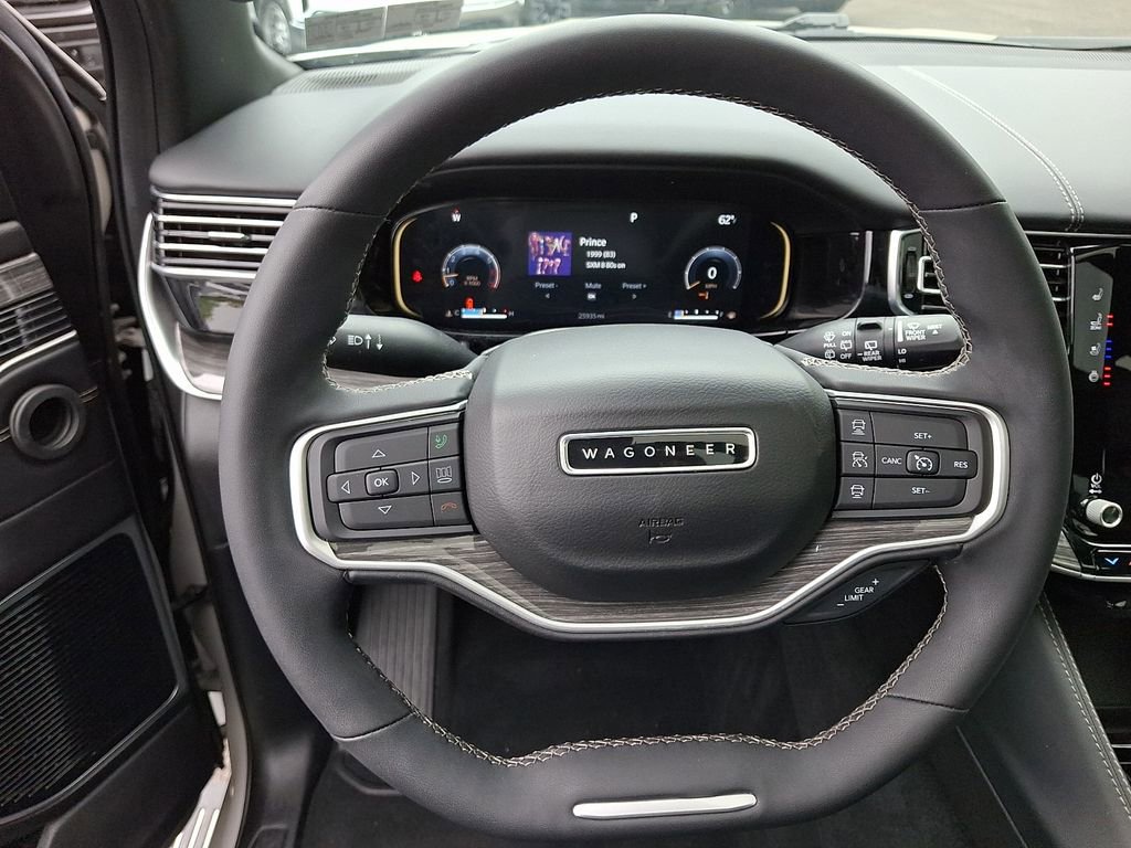 Used 2022 Jeep Wagoneer Series III w/ Premium Group I AWD/4WD image 21