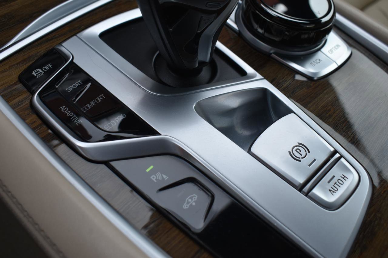 Used 2019 BMW 750i w/ Executive Package image 36