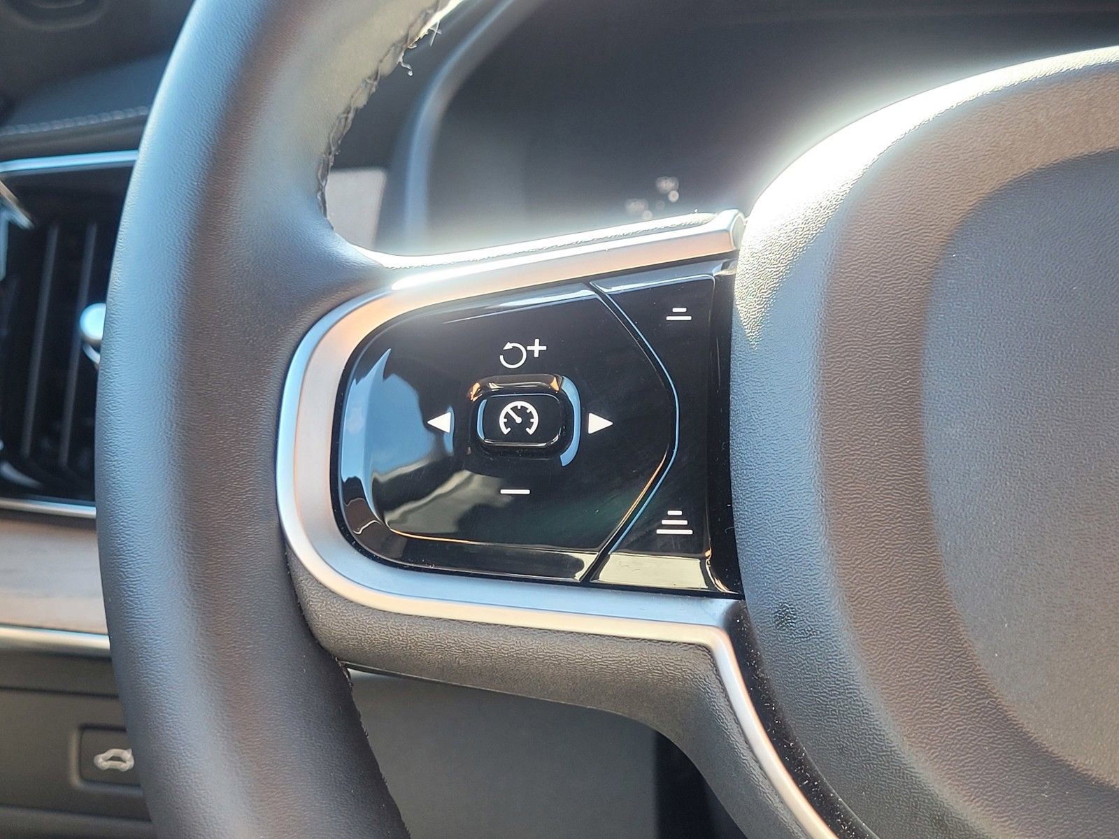 Certified 2025 Volvo XC90 T8 Ultra AWD/4WD image 20