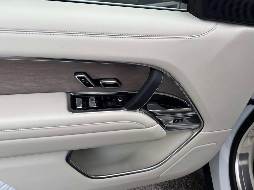 Used 2023 Land Rover Range Rover SE image 18