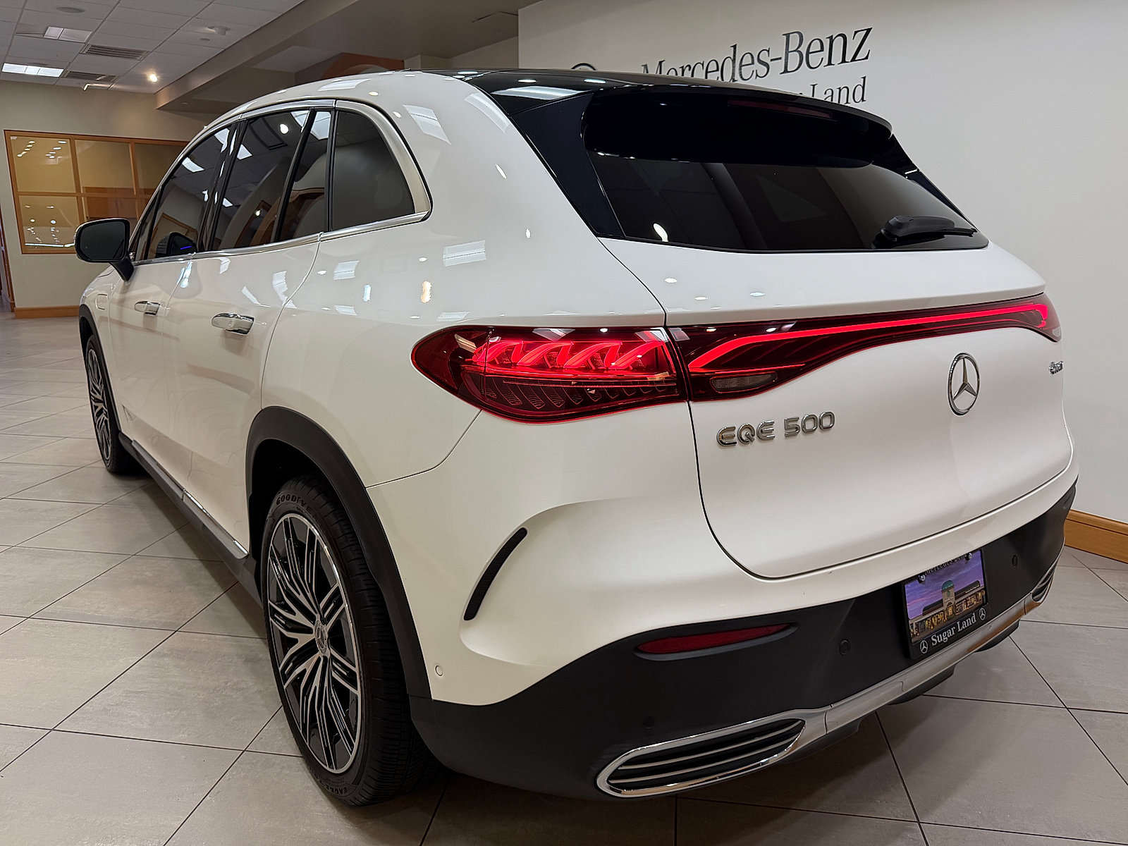 Certified 2023 Mercedes-Benz EQE 500 4MATIC SUV image 4