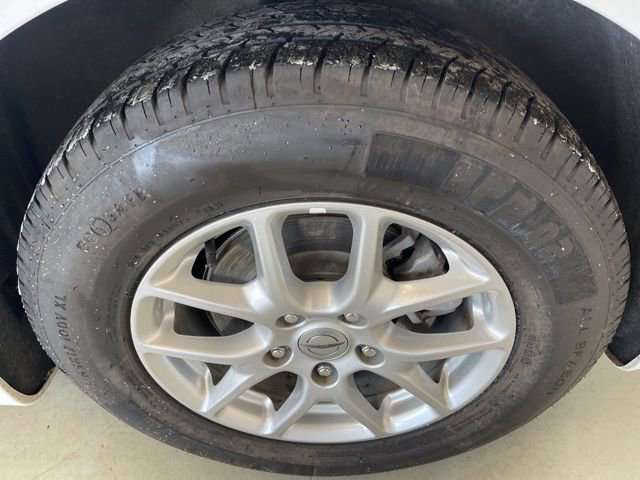 Used 2025 Chrysler Pacifica Select image 7