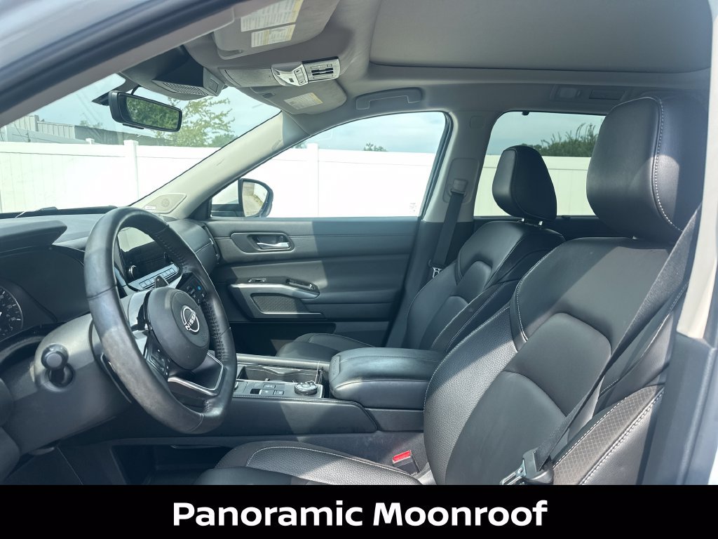 Certified 2025 Nissan Pathfinder SL w/ SL Premium Package AWD/4WD image 13