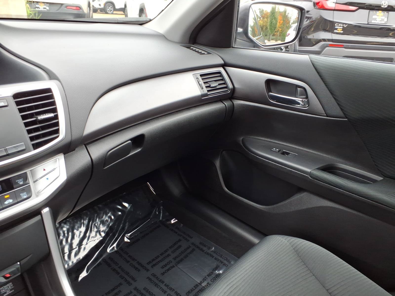 Used 2015 Honda Accord LX image 30