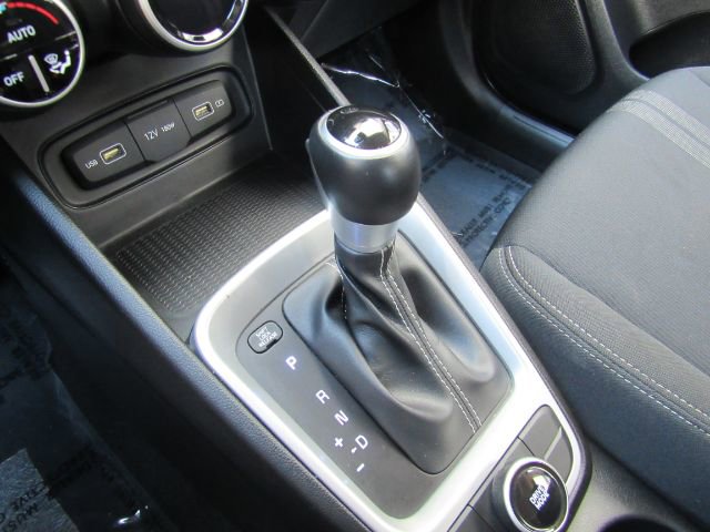 Used 2022 Hyundai Venue SEL FWD image 43