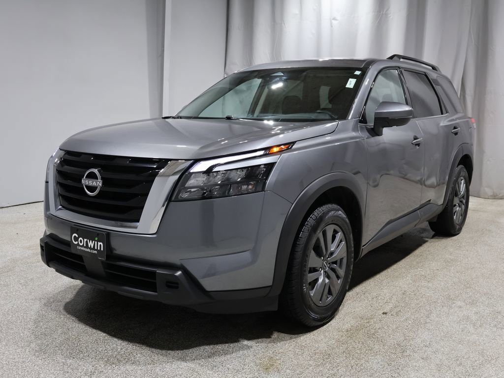 Used 2024 Nissan Pathfinder SV image 6