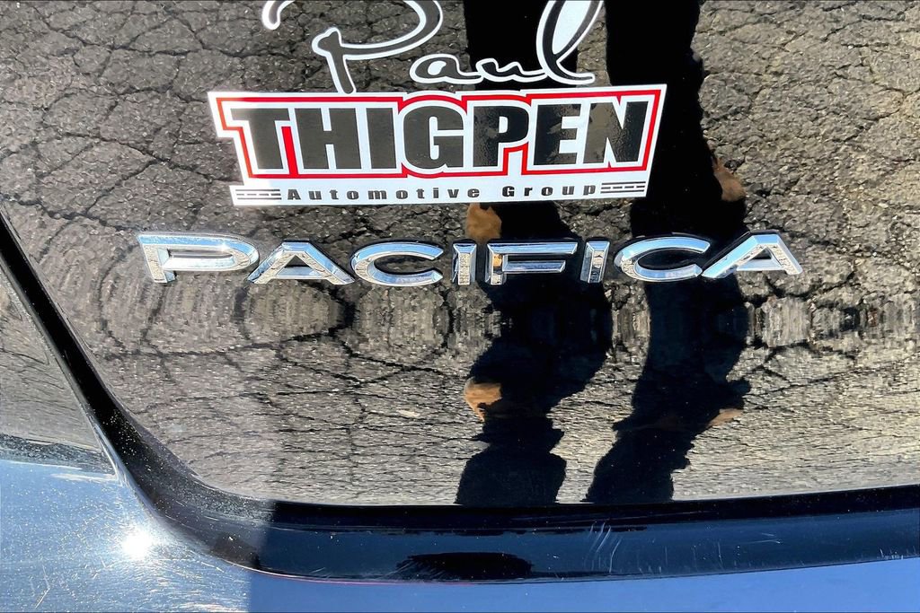 Used 2024 Chrysler Pacifica Touring-L image 24