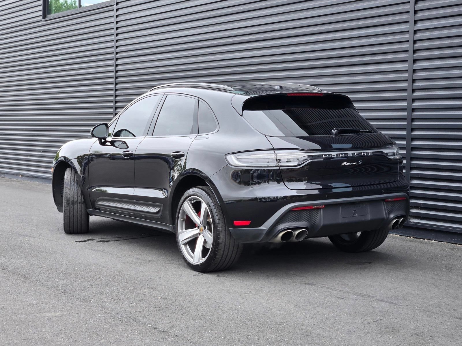 Certified 2024 Porsche Macan S AWD/4WD image 4