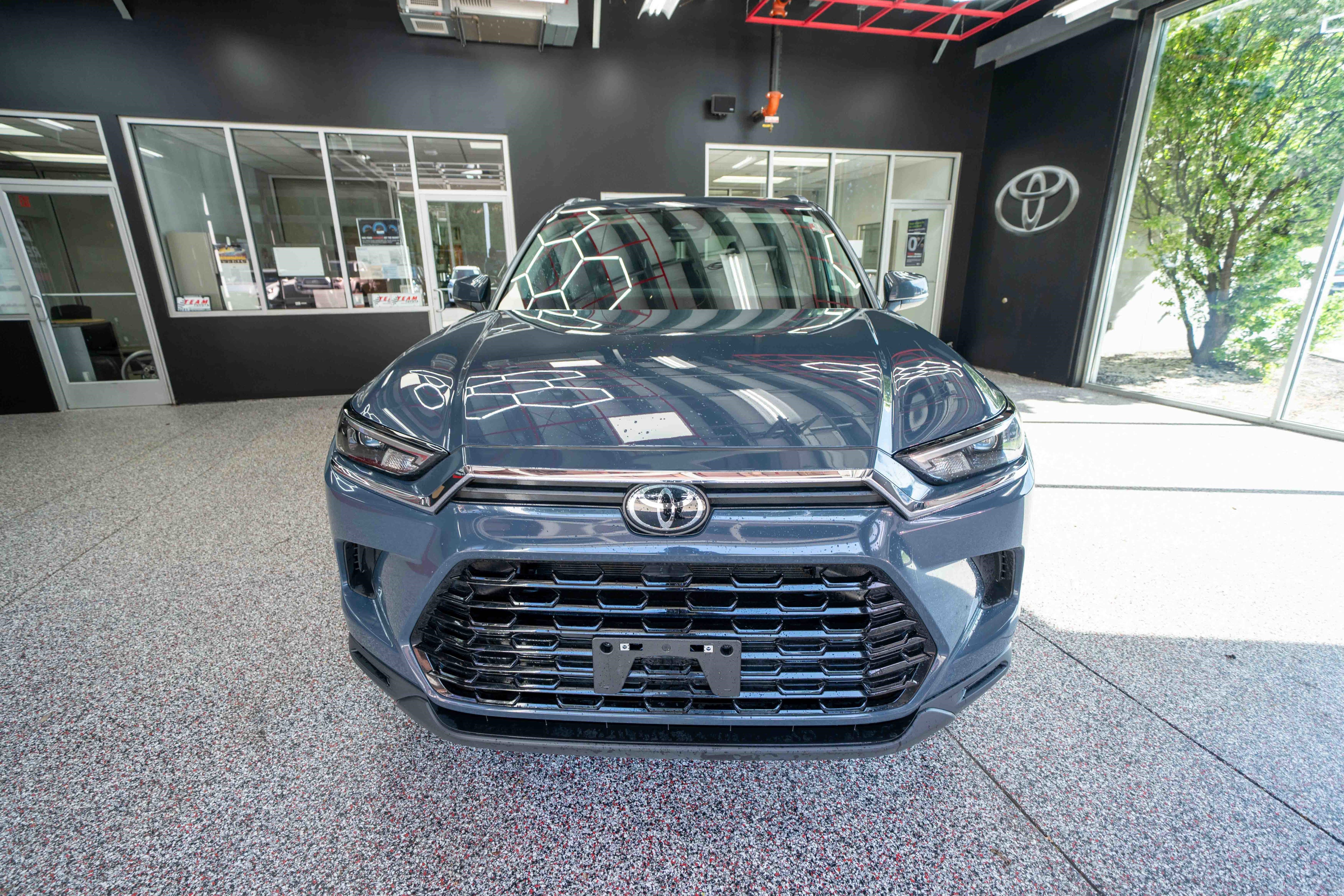 Used 2024 Toyota Grand Highlander AWD image 6