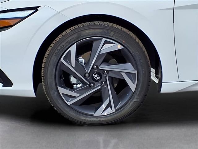 New 2025 Hyundai Elantra Sport image 12