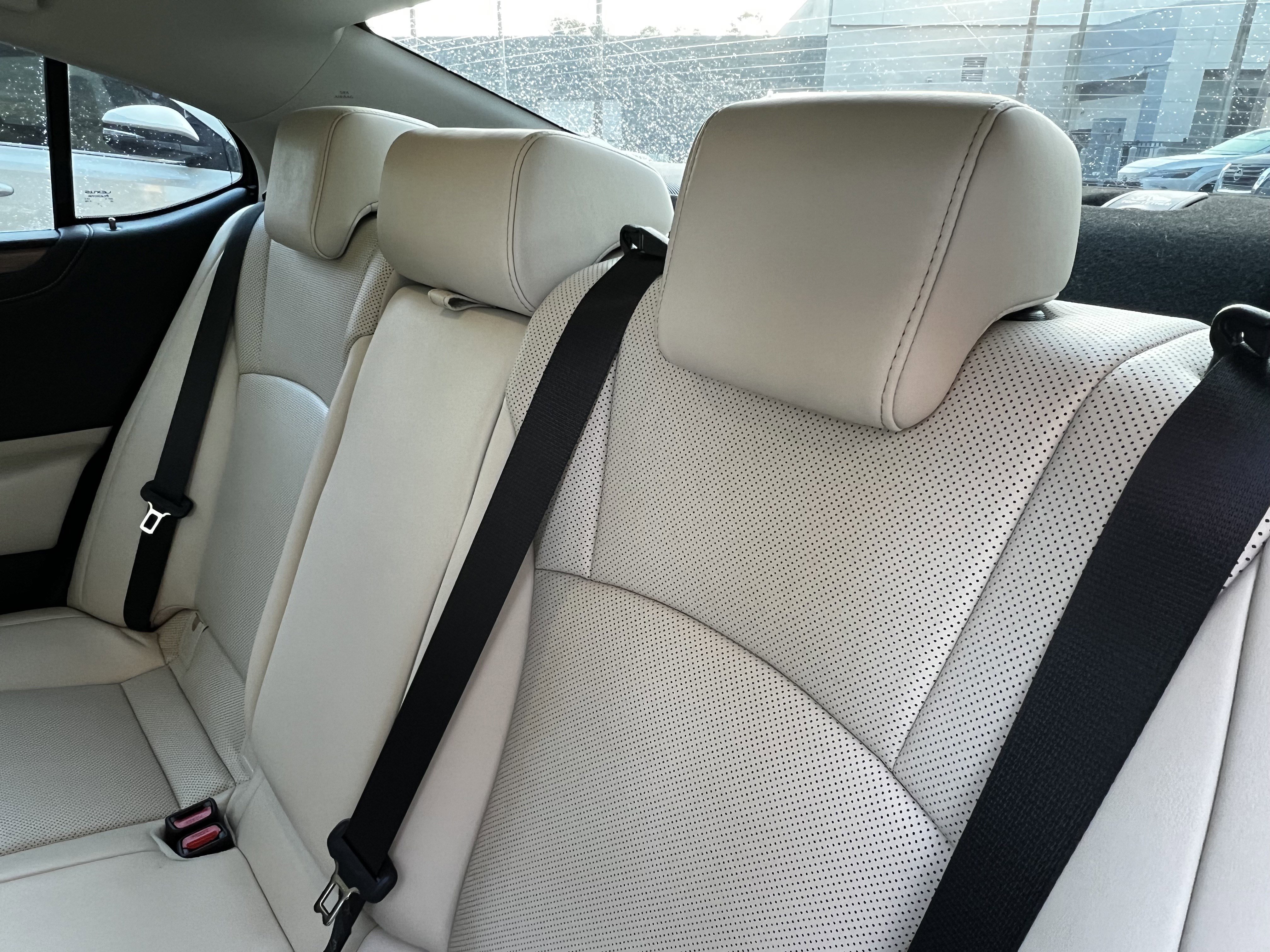 Certified 2025 Lexus ES 300h w/ Premium Package image 32