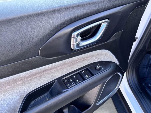 Used 2022 Jeep Compass Latitude image 12