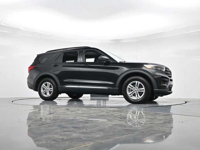 Used 2022 Ford Explorer XLT image 32