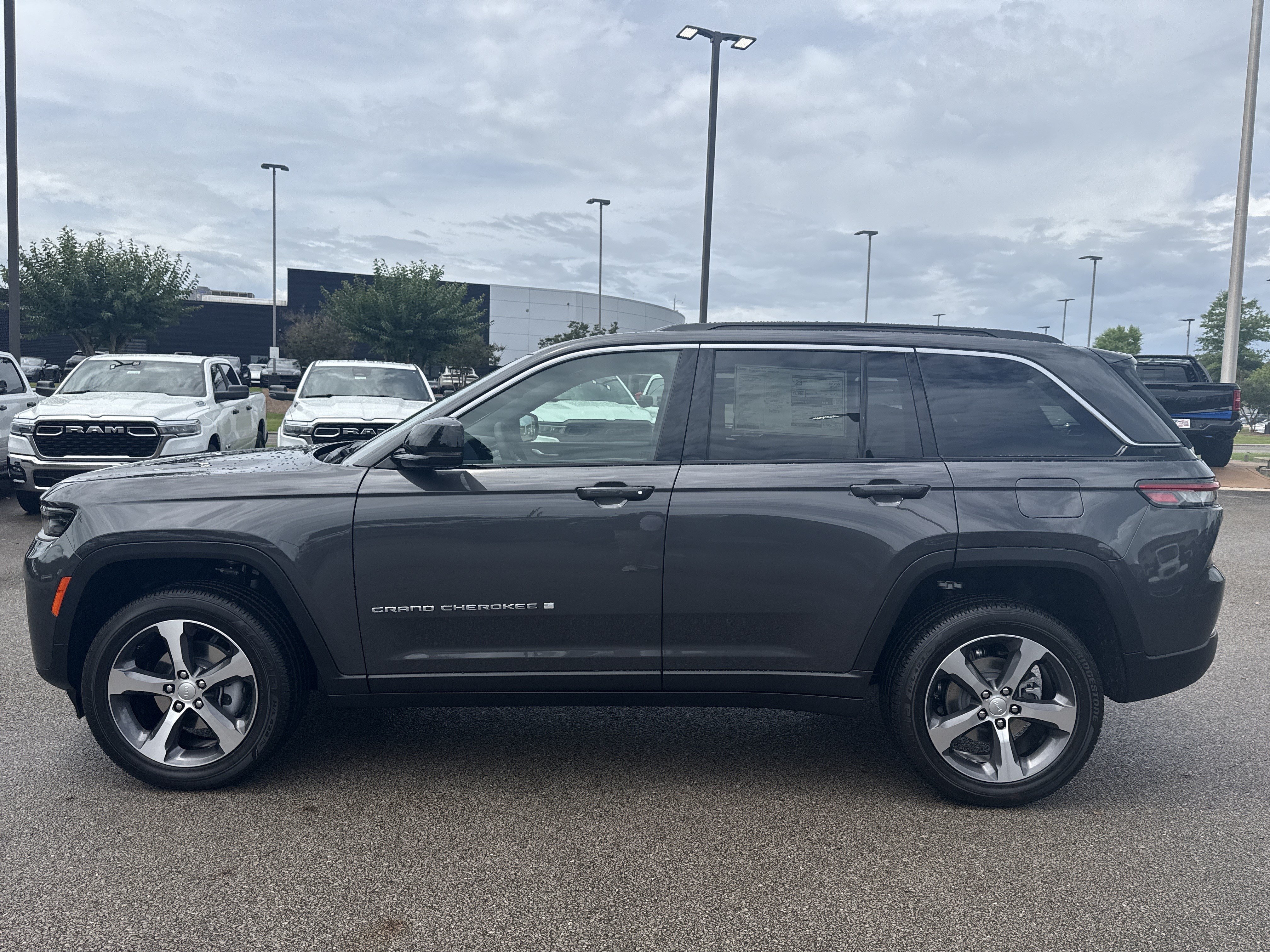New 2026 Jeep Grand Cherokee Limited RWD image 4