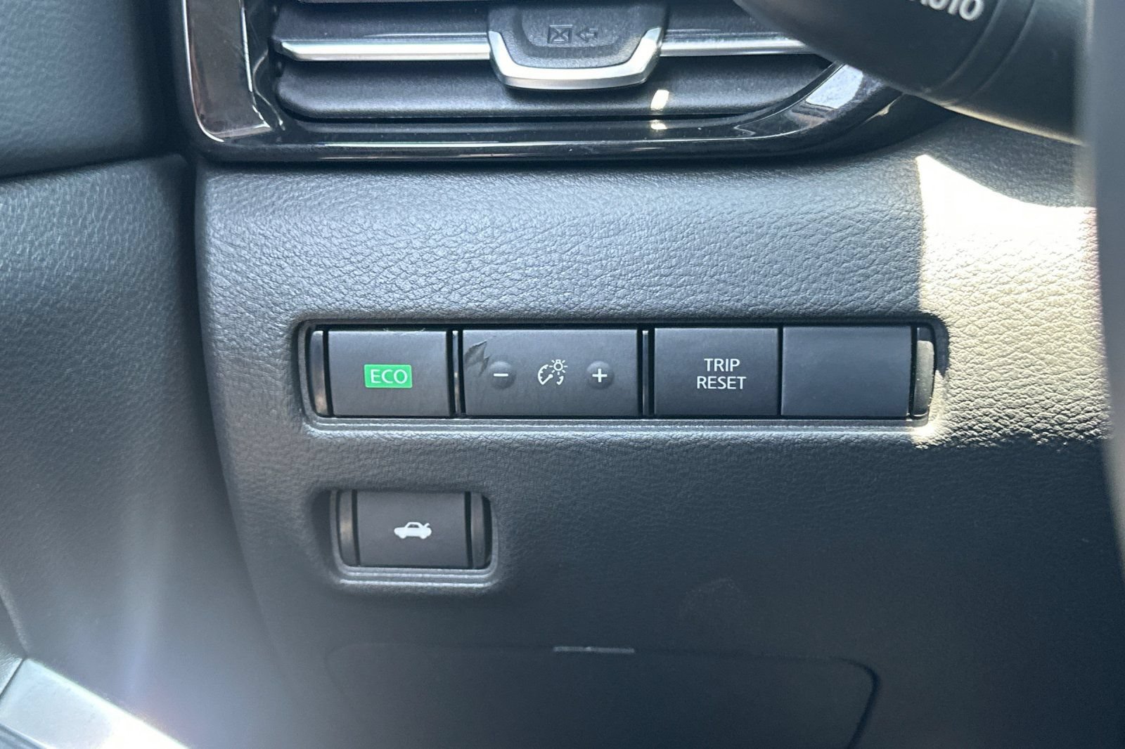 Used 2025 Nissan Sentra SR w/ Trunk Package FWD image 35