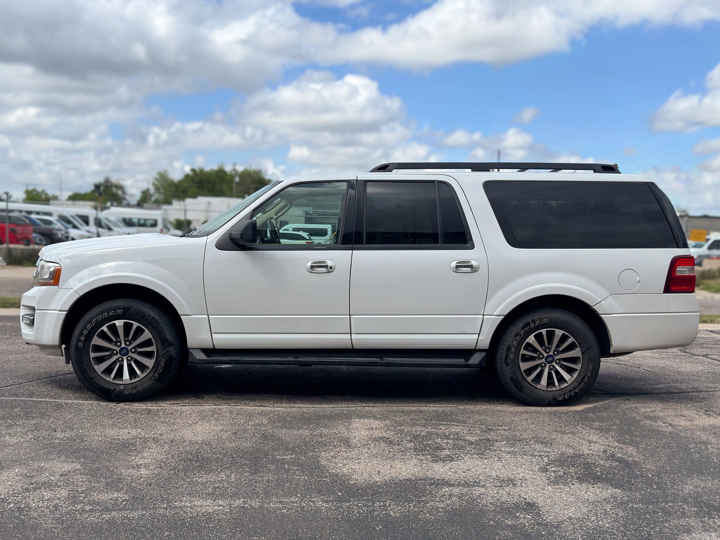 Used 2017 Ford Expedition EL XLT w/ Equipment Group 202A AWD/4WD image 5