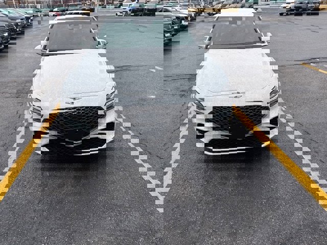 Used 2025 Genesis G70 2.5T image 2