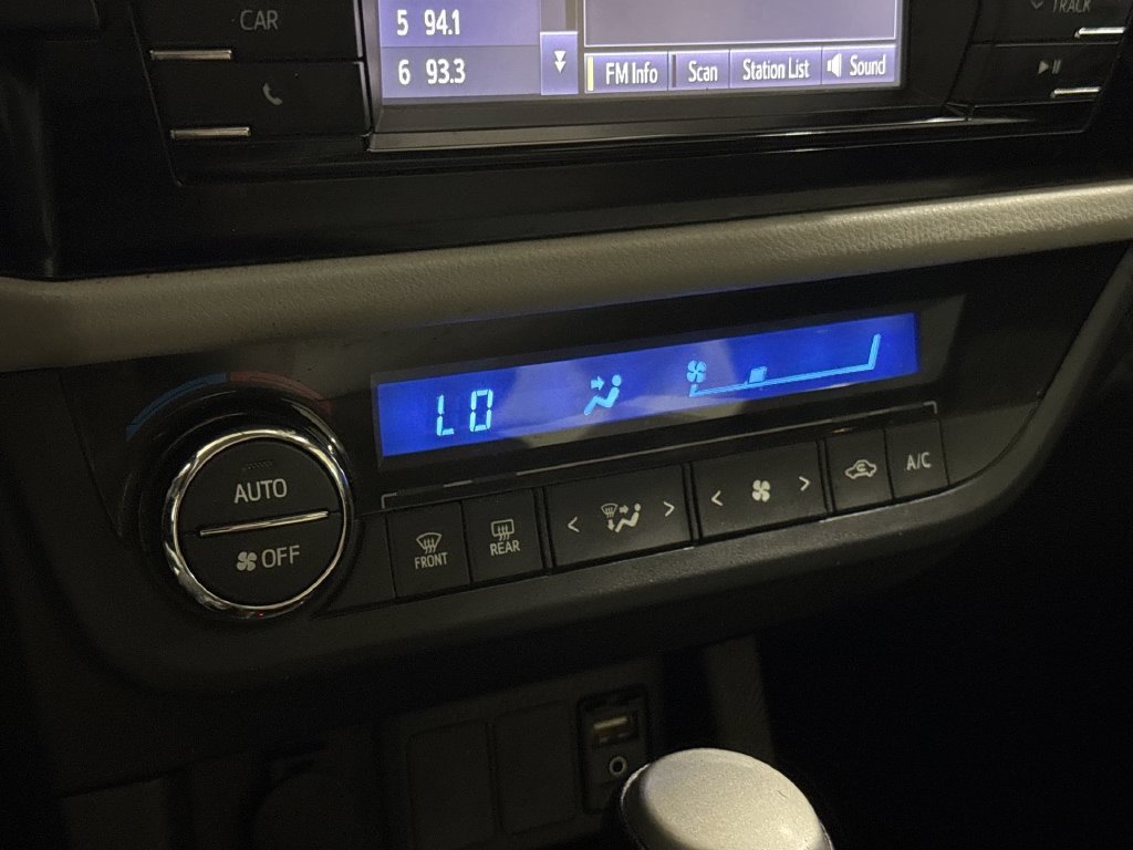 Used 2016 Toyota Corolla LE FWD image 16