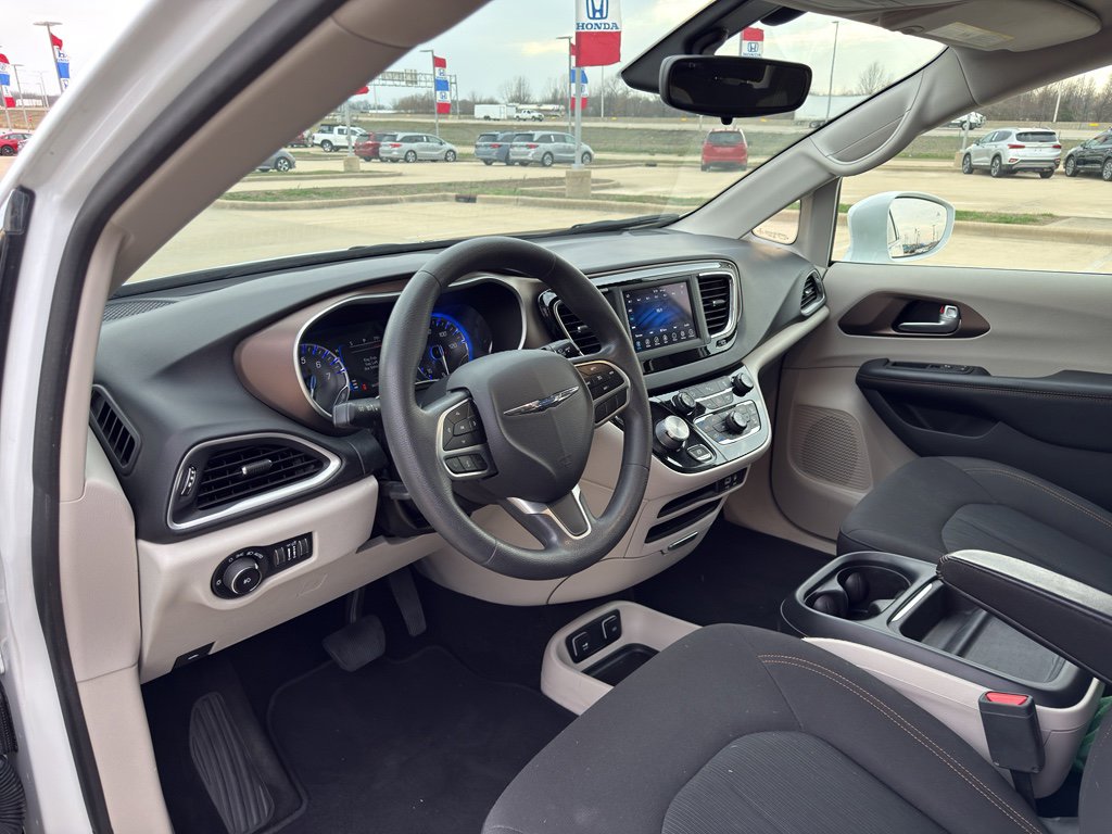 Used 2018 Chrysler Pacifica Touring Plus image 9