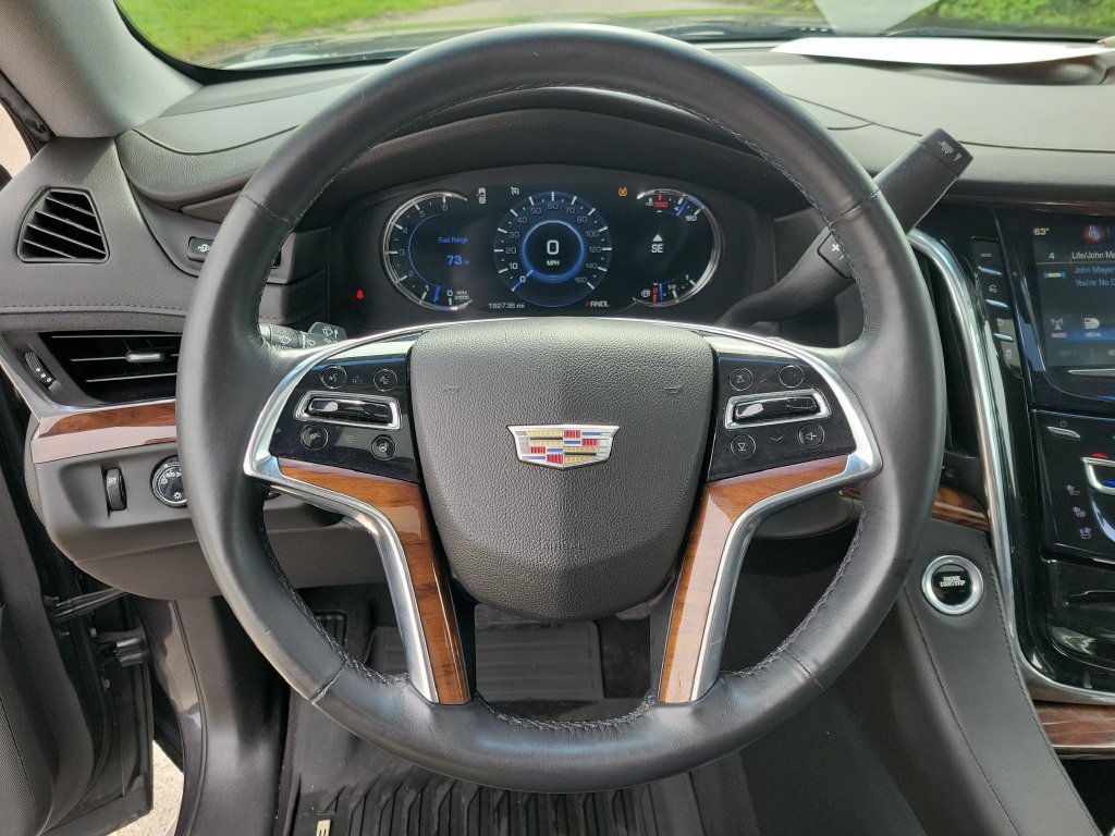 Used 2017 Cadillac Escalade Luxury AWD/4WD image 25