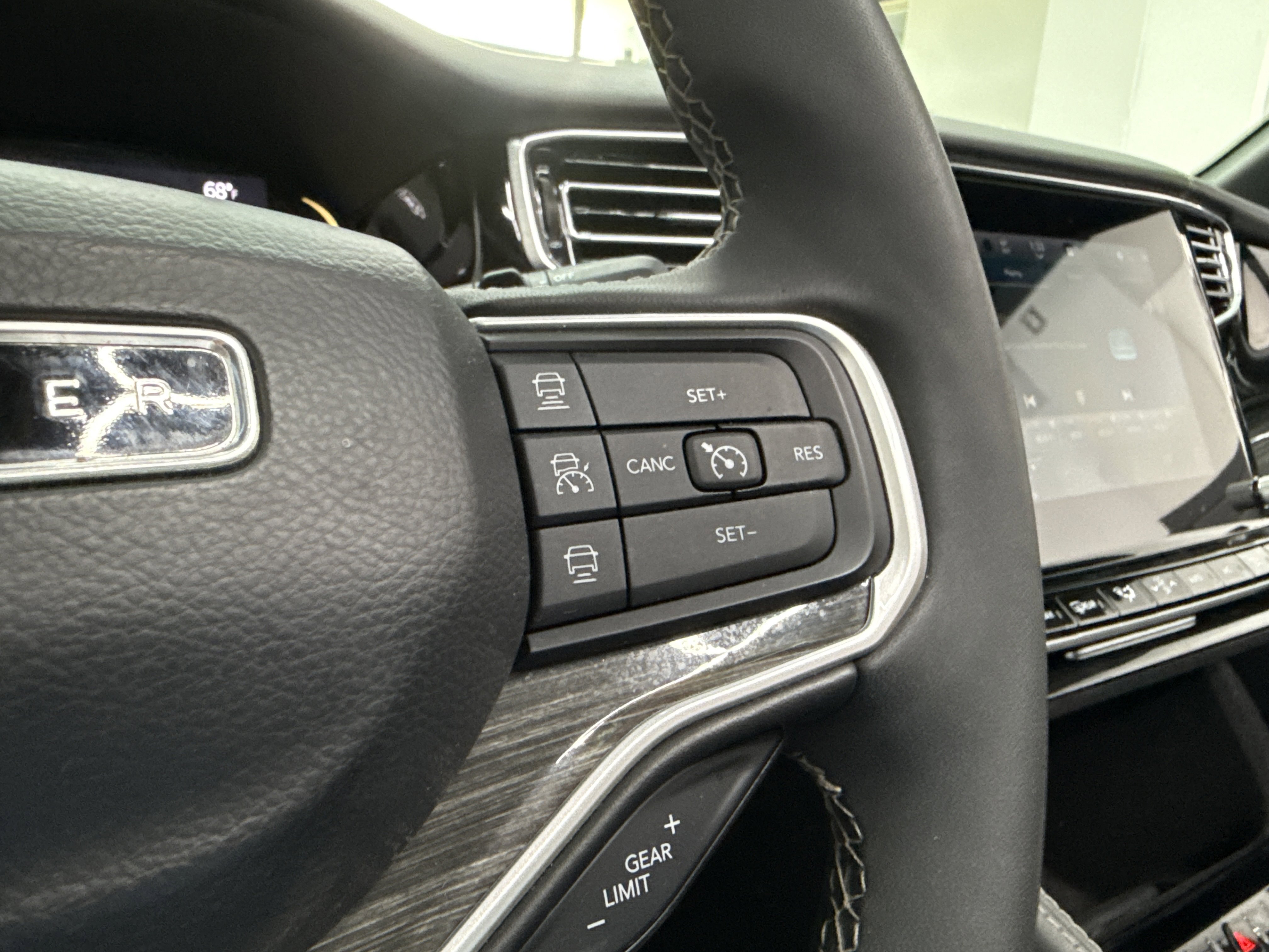 Used 2022 Jeep Wagoneer Series III w/ Premium Group I image 17