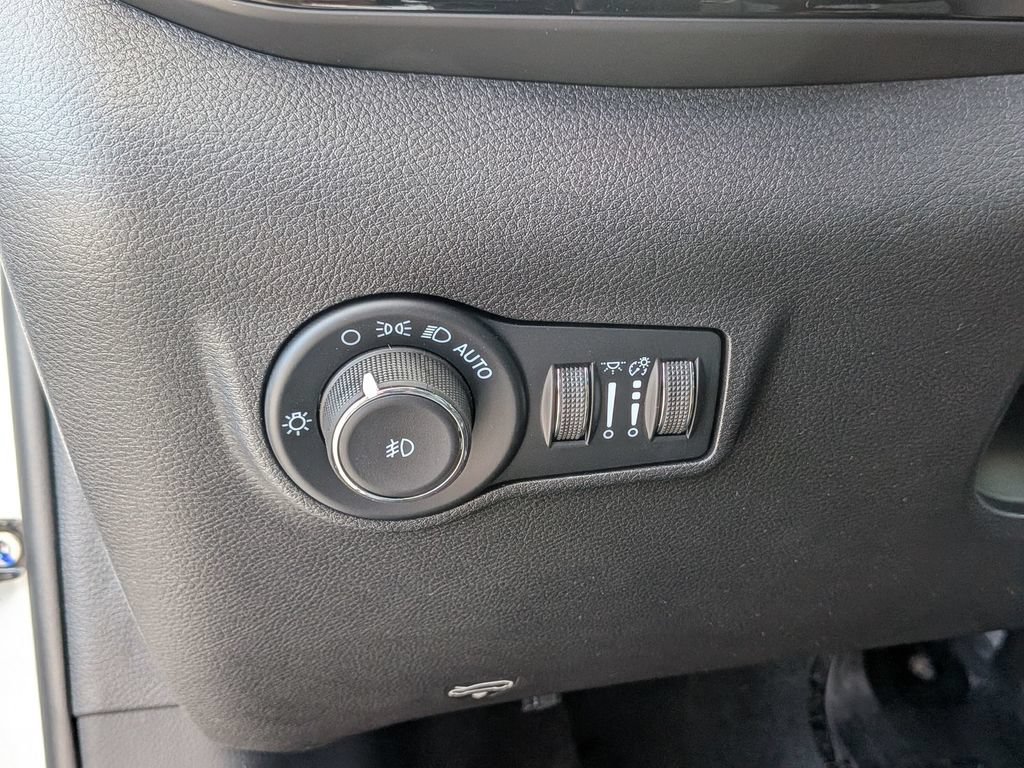 New 2026 Jeep Compass Latitude AWD/4WD image 18