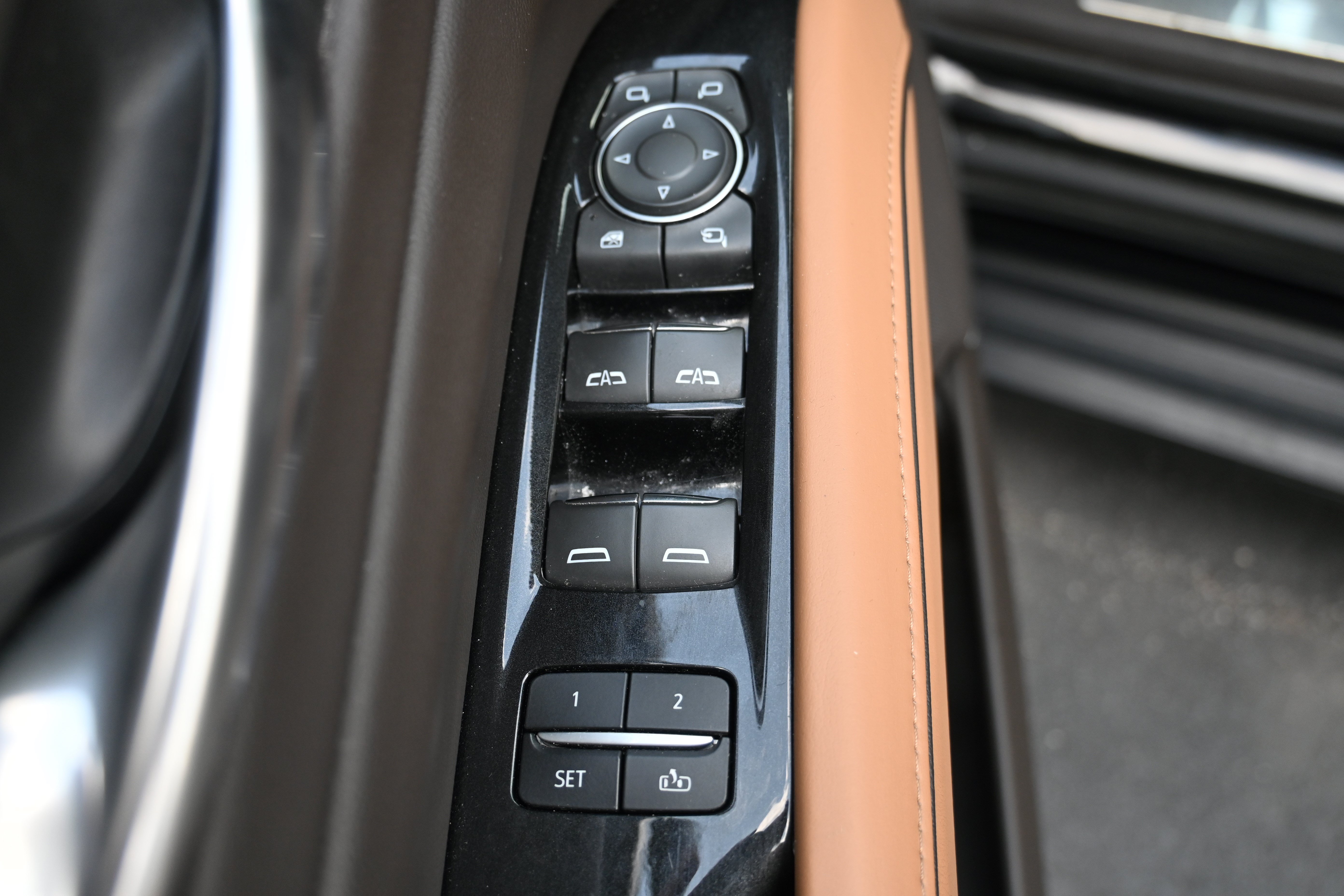 Used 2023 Cadillac Escalade Premium Luxury AWD/4WD image 15