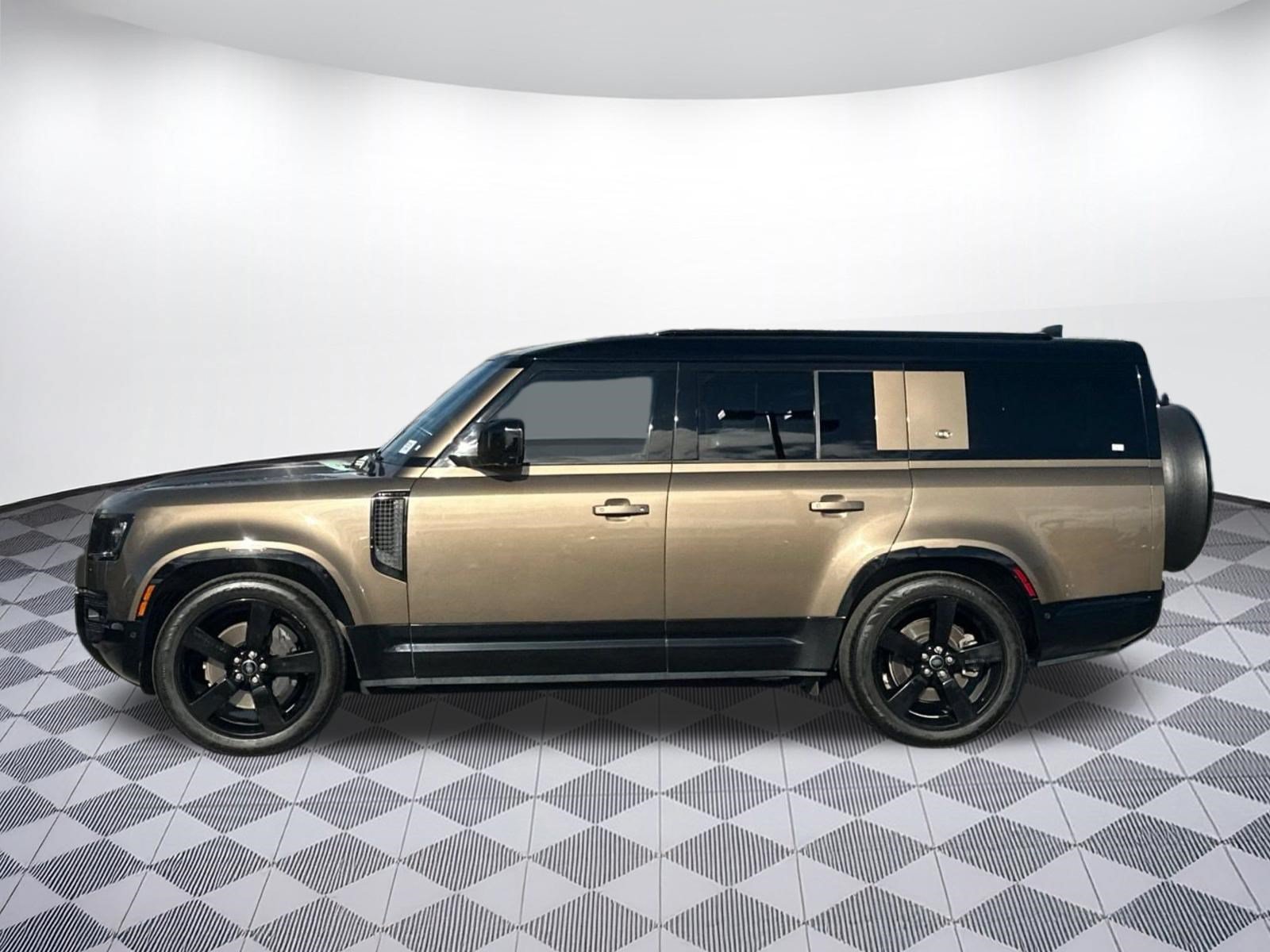 Used 2024 Land Rover Defender 130 X-Dynamic SE AWD/4WD image 2