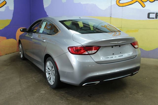 Used 2015 Chrysler 200 Limited w/ Comfort Group FWD image 6