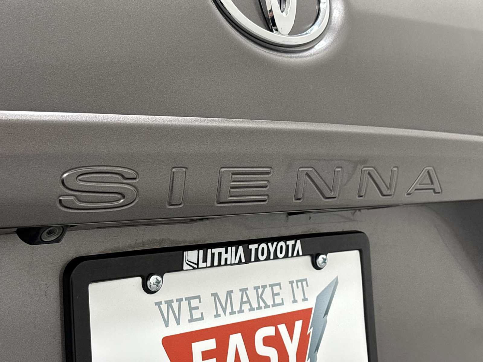 Used 2014 Toyota Sienna LE FWD image 28