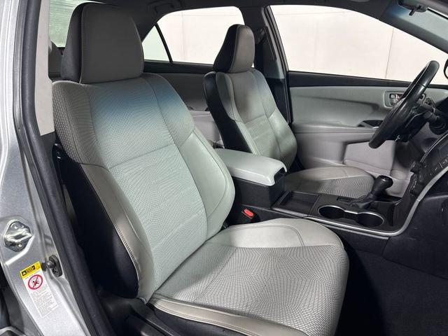 Used 2016 Toyota Camry SE w/ Four Season Floor Mat Package image 16