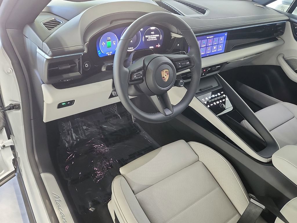 New 2026 Porsche Macan 4 Electric AWD/4WD image 4