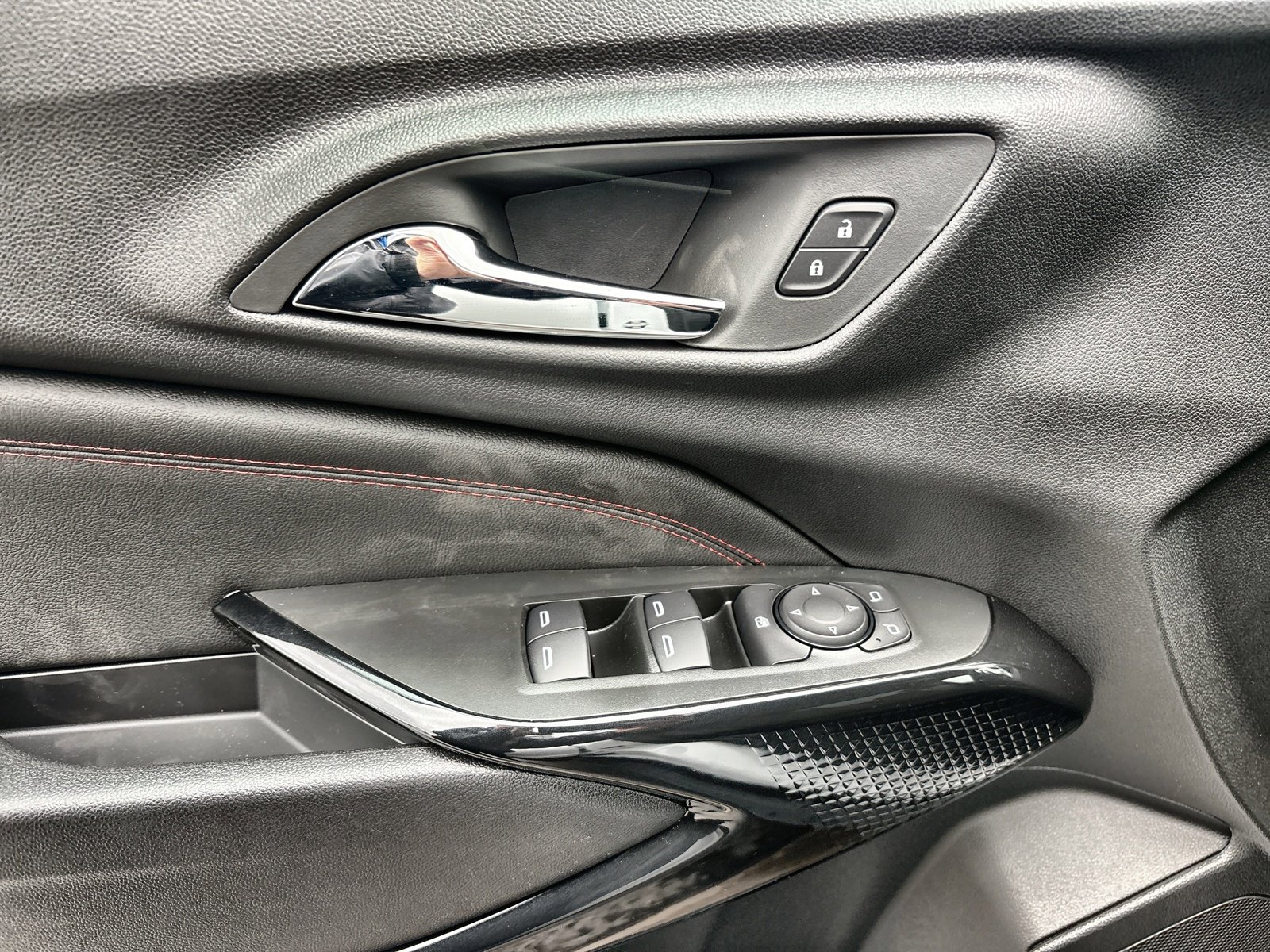 New 2026 Chevrolet Trax RS w/ Sunroof Package FWD image 21