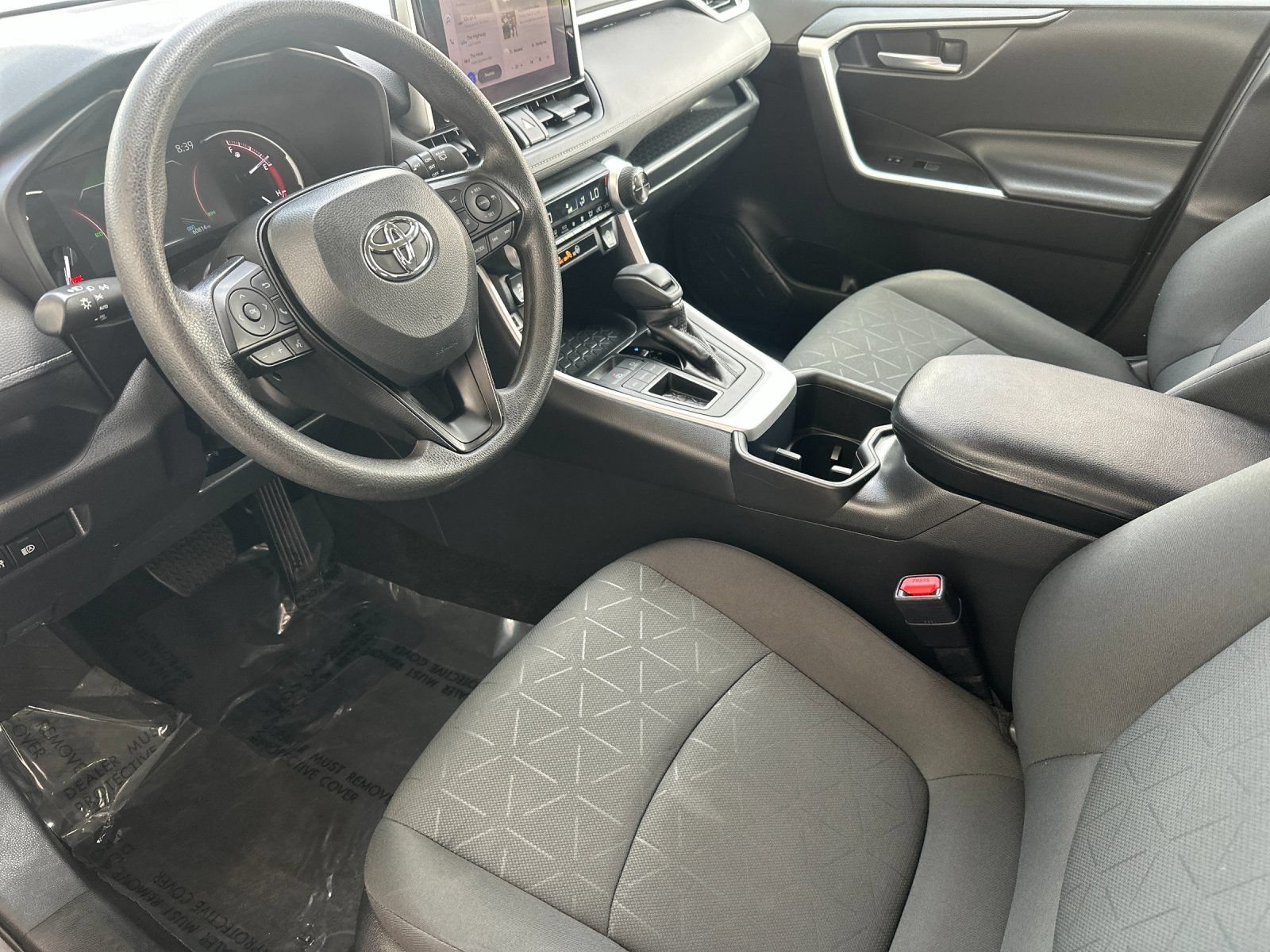 Used 2024 Toyota RAV4 XLE FWD image 9