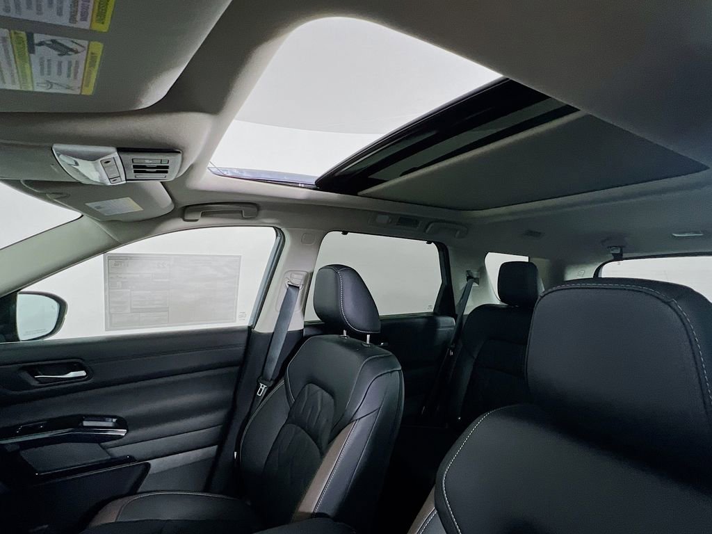 New 2026 Nissan Pathfinder Platinum image 19