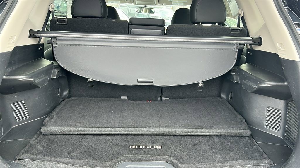 Used 2018 Nissan Rogue SV w/ Premium Package image 28