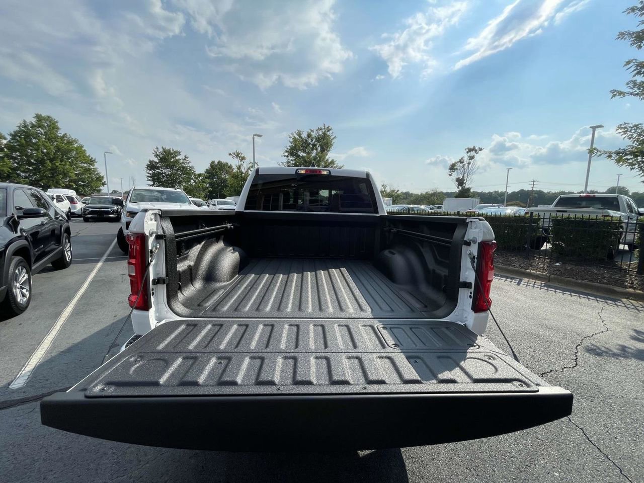 New 2026 RAM 1500 Laramie AWD/4WD image 31