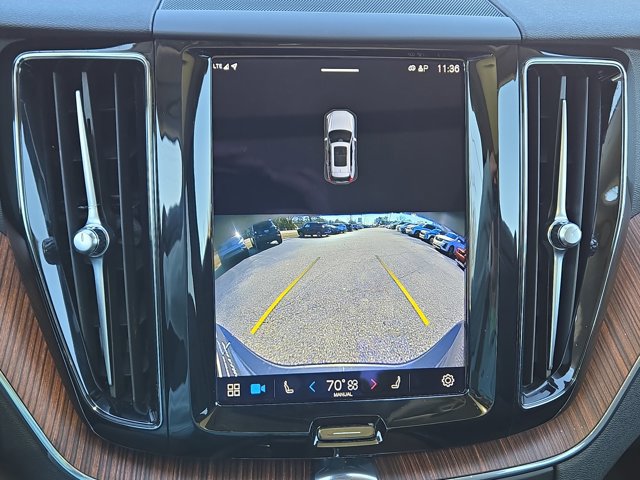 Used 2023 Volvo XC60 B5 Plus image 24