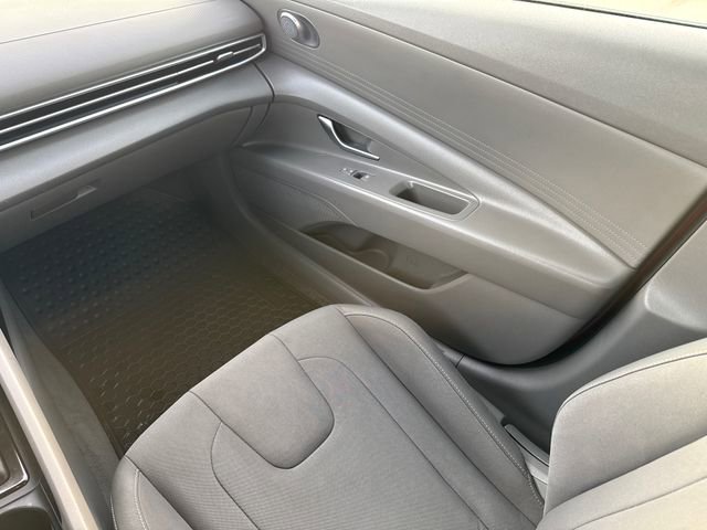 Used 2021 Hyundai Elantra SEL FWD image 13