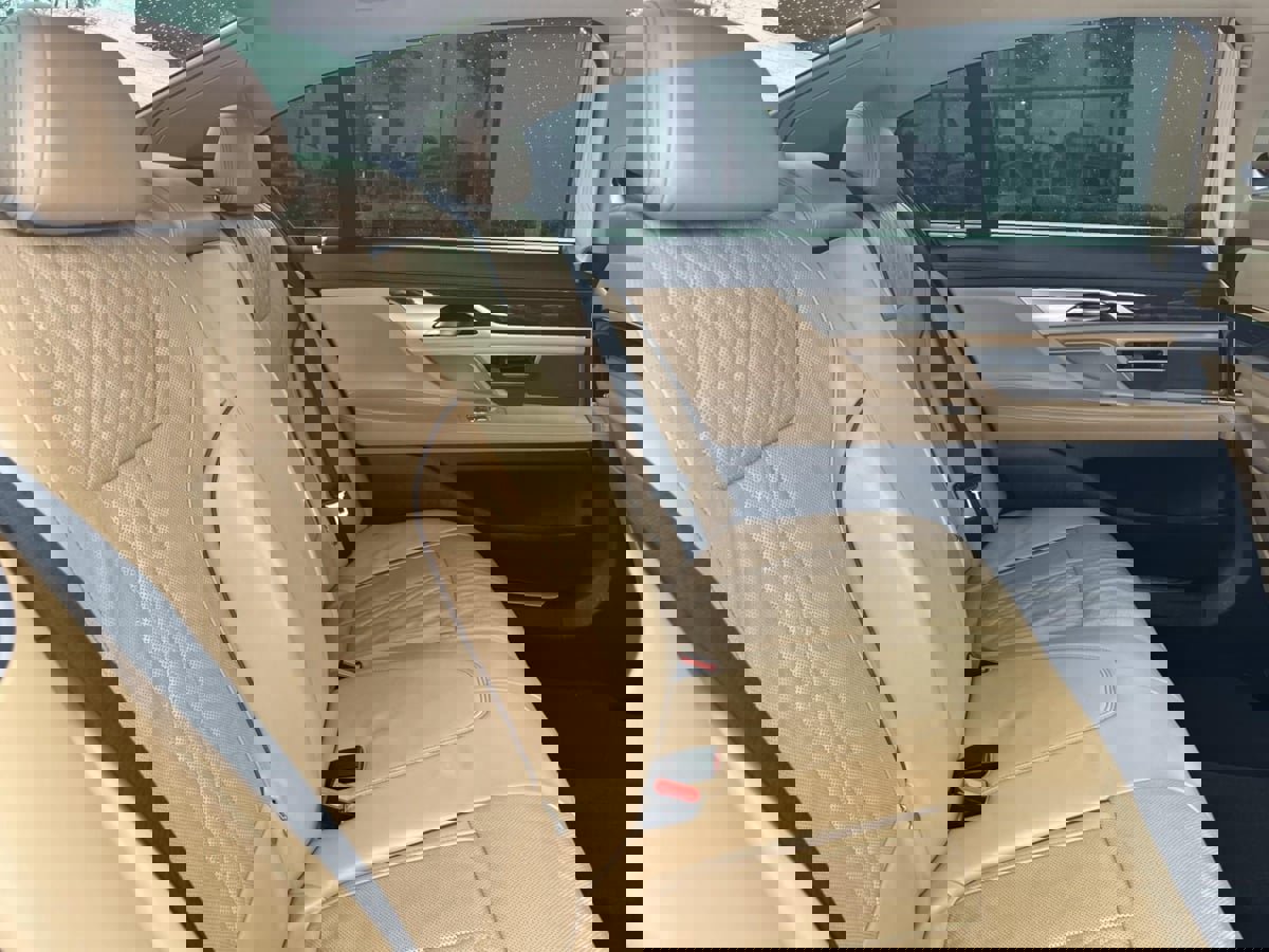 Used 2016 BMW 750i RWD image 33