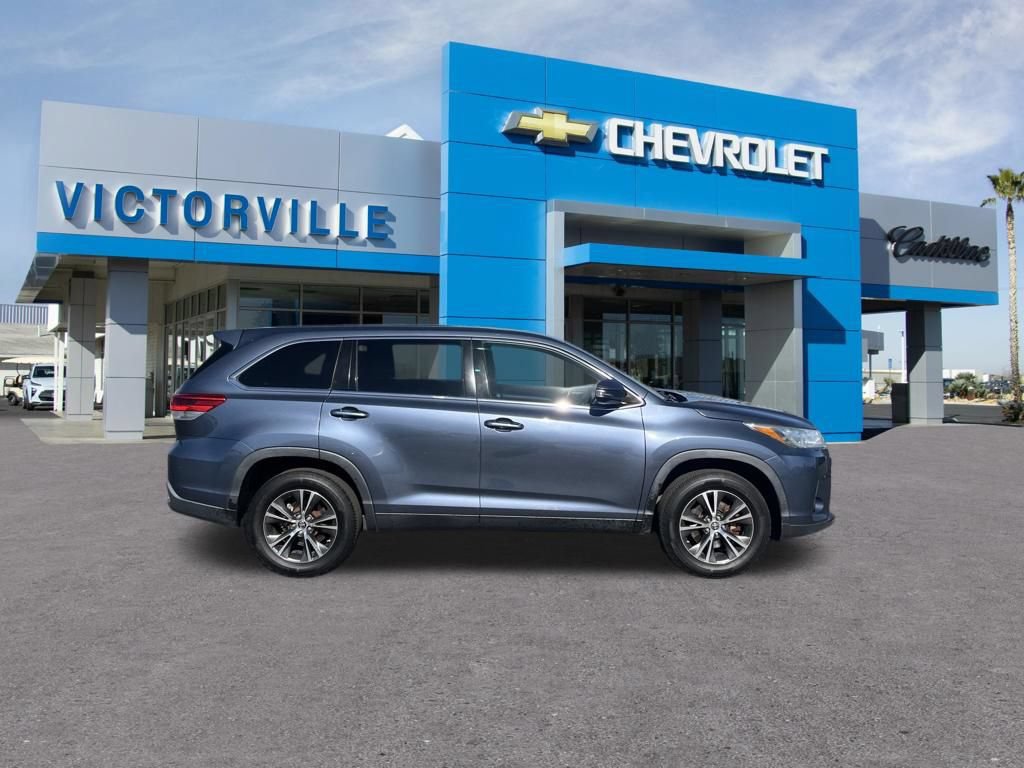 Used 2019 Toyota Highlander LE FWD image 4