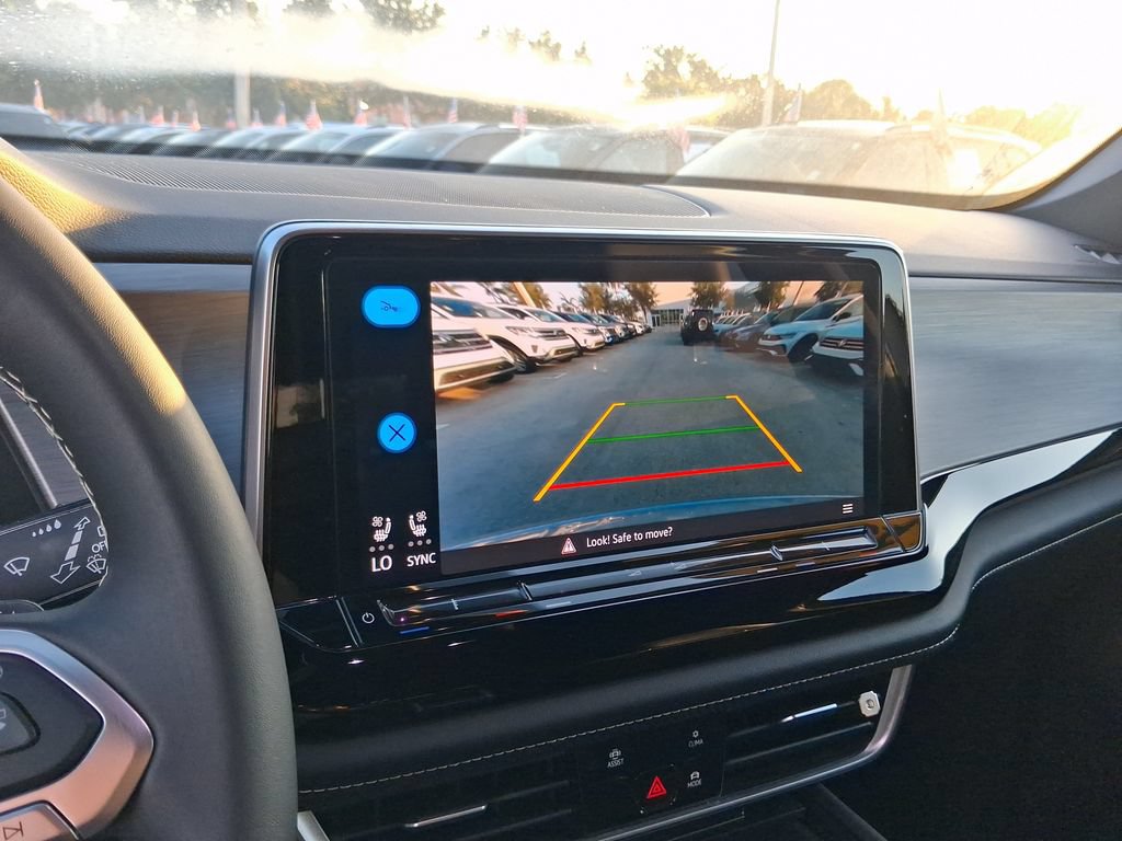 Certified 2024 Volkswagen Atlas Cross Sport SE FWD image 23