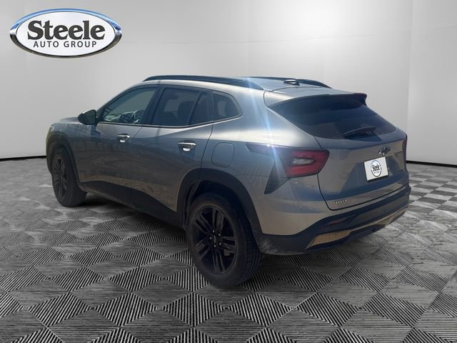 Used 2024 Chevrolet Trax ACTIV w/ Sunroof Package FWD image 3