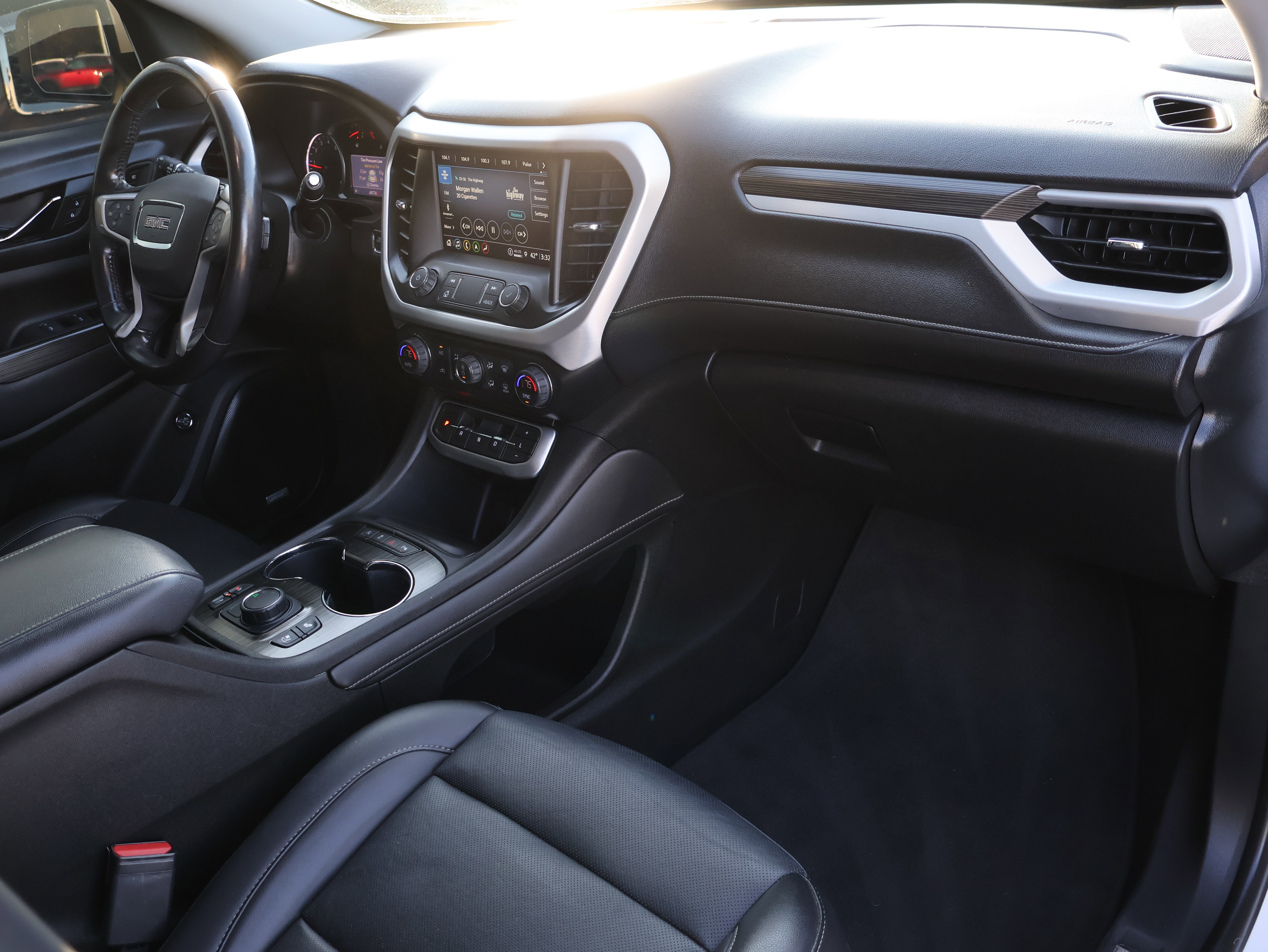 Used 2021 GMC Acadia SLT w/ Premium Package image 11