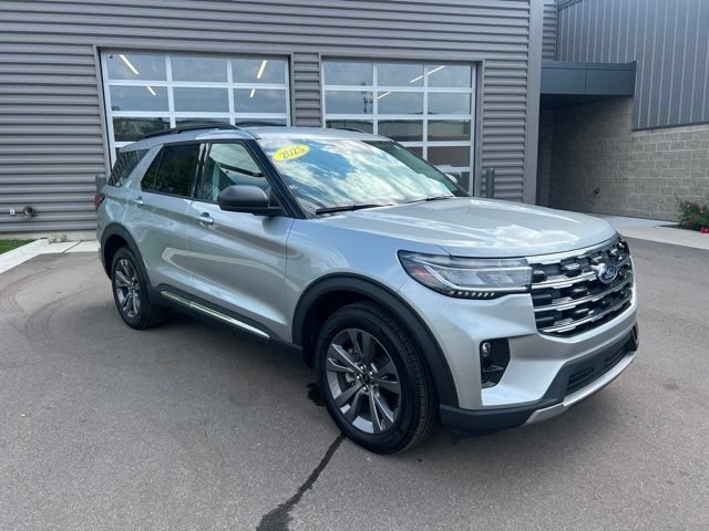 Used 2025 Ford Explorer Active w/ Active Comfort Package AWD/4WD image 3