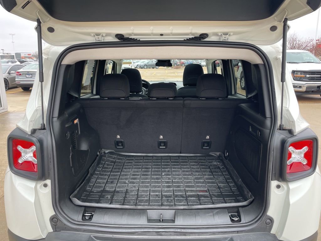 Used 2023 Jeep Renegade Altitude w/ Sun/Sound Group AWD/4WD image 14