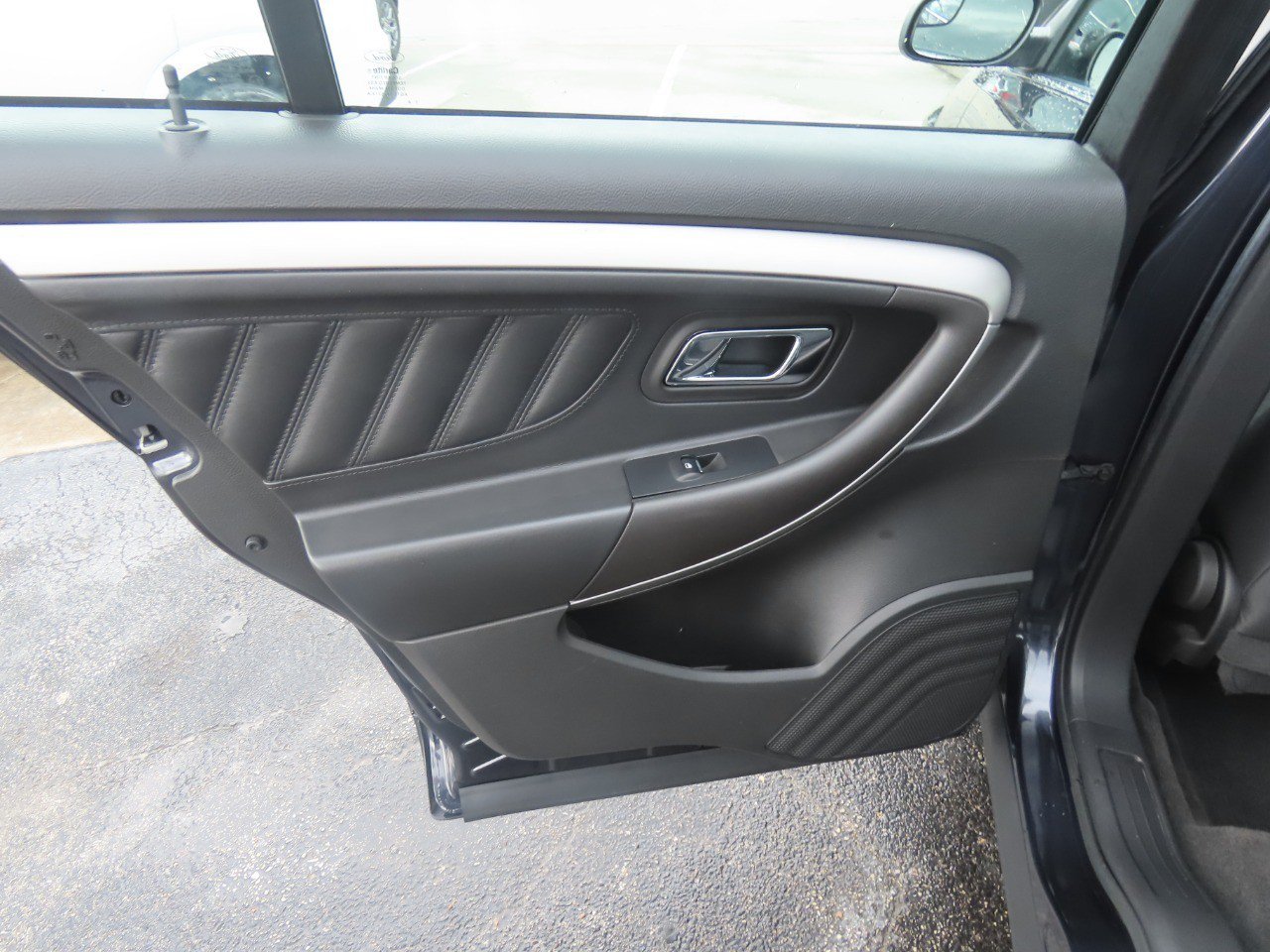 Used 2017 Ford Taurus SEL FWD image 18
